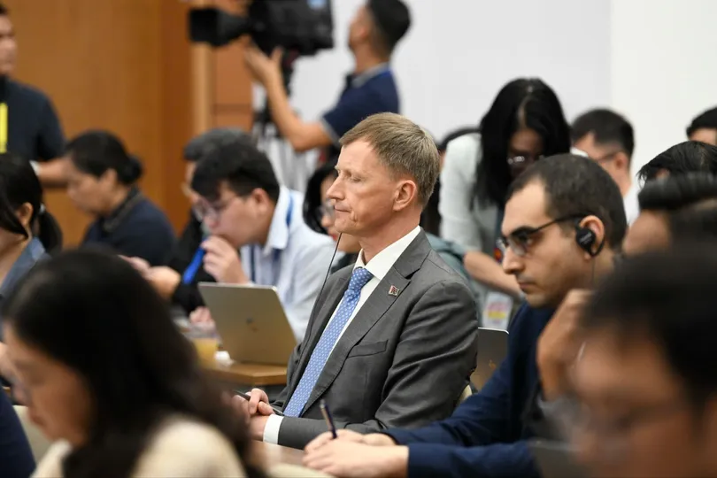 Đông đảo phóng viên dự họp báo sau khi bế mạc kỳ họp thứ nhất, Quốc hội khóa XVI