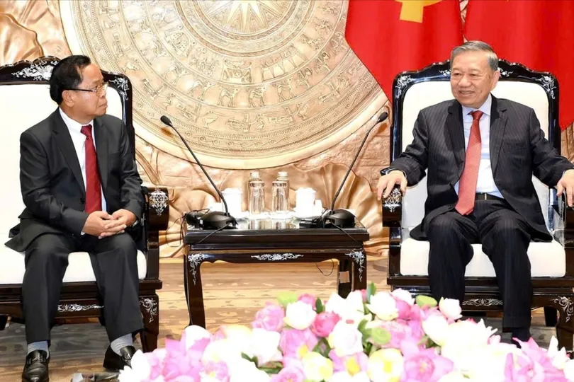 Tổng Bí thư, Chủ tịch nước Tô Lâm tiếp đồng chí Khamphan Phommathat, Phó Thủ tướng, Bộ trưởng Bộ Tư pháp Lào. Ảnh: VIẾT CHUNG