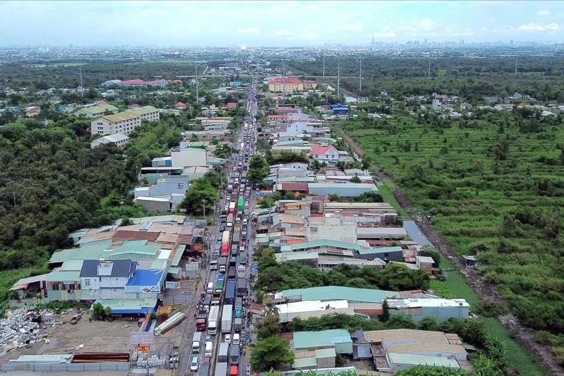 Tình trạng kẹt xe kéo dài trên tuyến ĐT824, đoạn giao giữa Tây Ninh - TPHCM