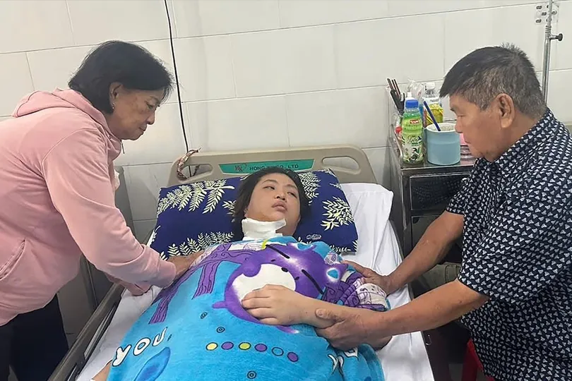 Gánh hàng rong của mẹ không đủ giúp con qua cơn hiểm nghèo 