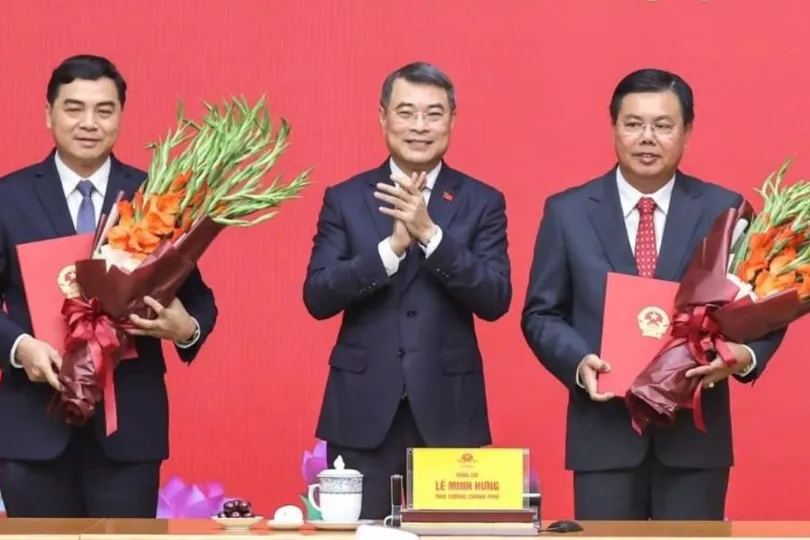 Thủ tướng trao quyết định giao Quyền Bộ trưởng Bộ Nội vụ và bổ nhiệm Thứ trưởng Thường trực Bộ Dân tộc và Tôn giáo