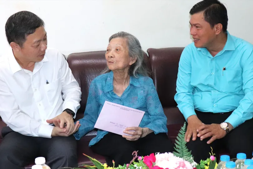 Lãnh đạo TPHCM thăm, tri ân người có công