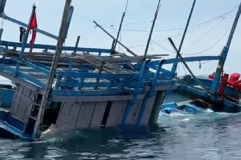 Tàu cá gặp nạn trên biển. Ảnh minh họa