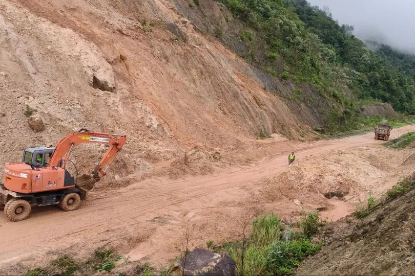 Quảng Ngãi: Thông tuyến đường tránh đèo Măng Rơi