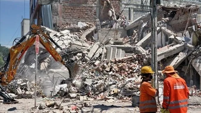 Tòa nhà bị phá hủy sau trận động đất tại Cali, Colombia. Ảnh: THX/TTXVN phát