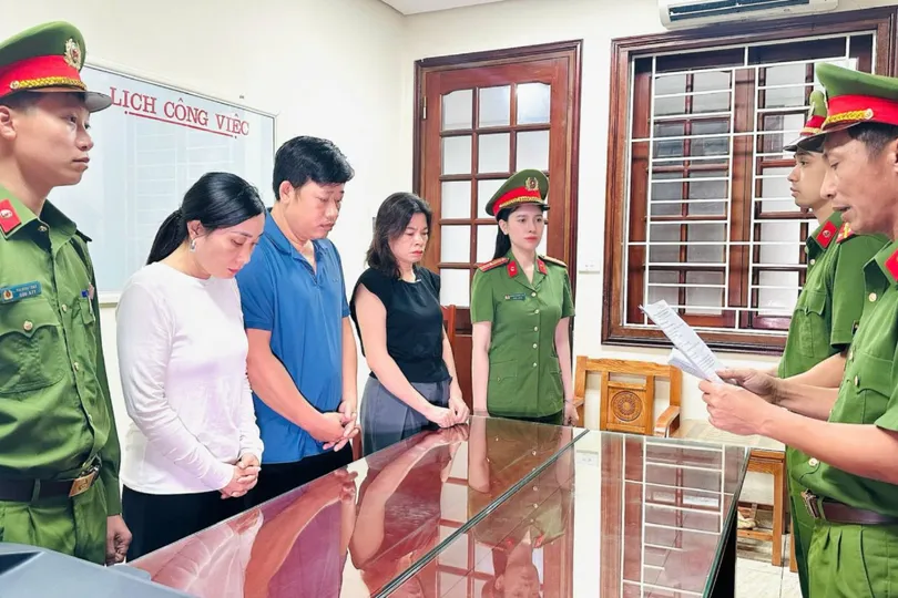 Vợ chồng mạo danh lương y, bán thuốc gia truyền chứa chất cấm
