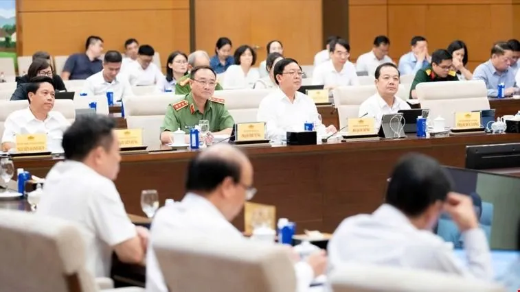Ủy ban Thường vụ Quốc hội họp chiều 23-9, cho ý kiến về dự án Luật Xử lý vi phạm hành chính (sửa đổi). Ảnh: Quochoi.vn
