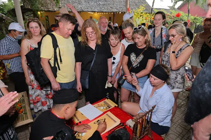 Ho Chi Minh City tourism surges during Tet, welcoming 4.32 million visitors