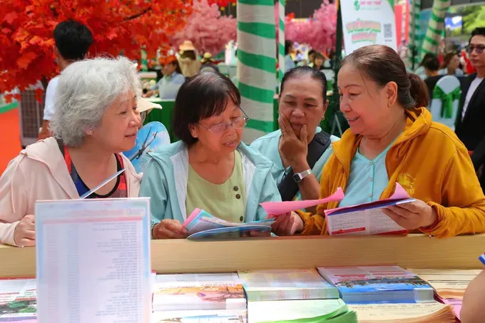 Travel deals slash prices by millions at HCMC festival