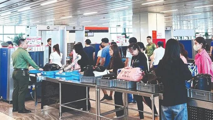 Holiday travel surge strains roads and airports across country