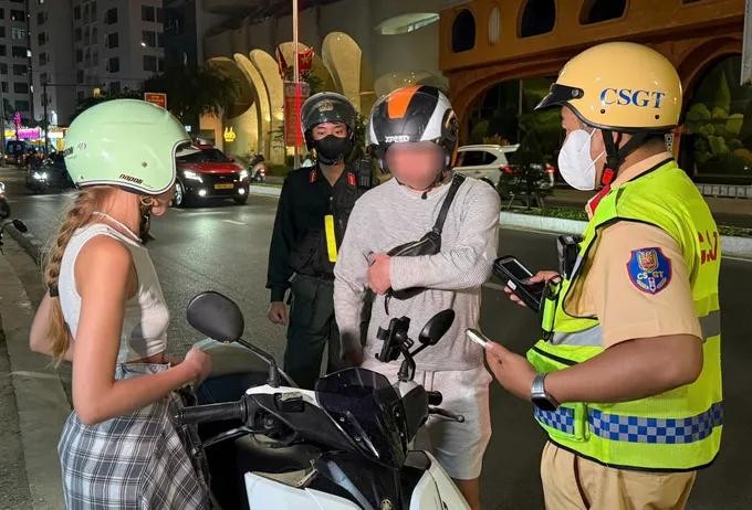 Vietnam restricts foreign tourist motorbike rentals over traffic safety fears
