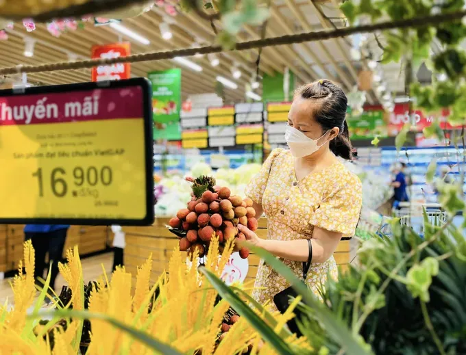 Supermarkets launch summer sales as prolonged heatwave drives consumption surge