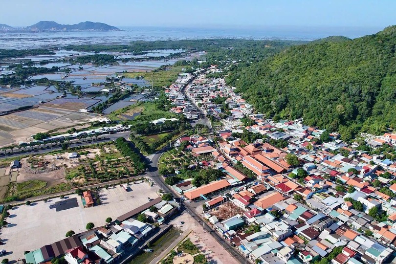 Long Son develops “Village in the City, City in the Village”