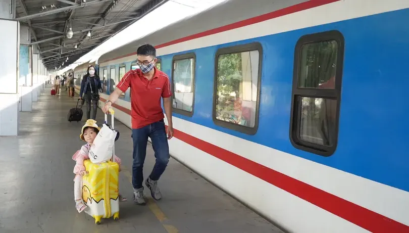 Railway sector adds more trains, offers 5,500 additional tickets for Tet