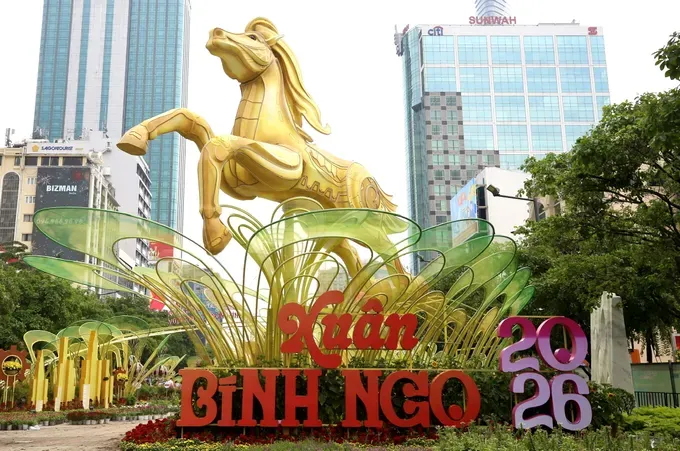 First photos from Nguyen Hue Flower Street ahead of opening hour