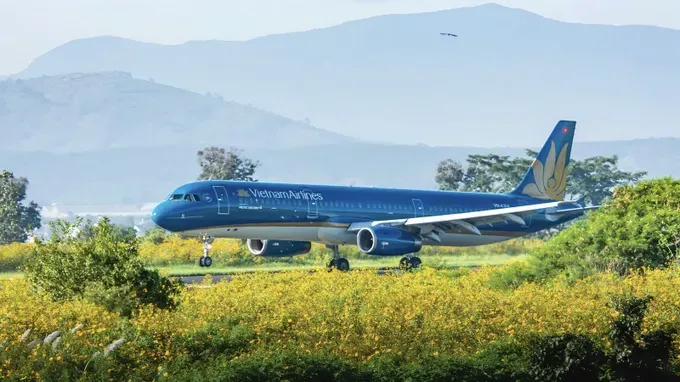 Vietnam Airlines adjusts flights as Lien Khuong Airport closes for upgrades