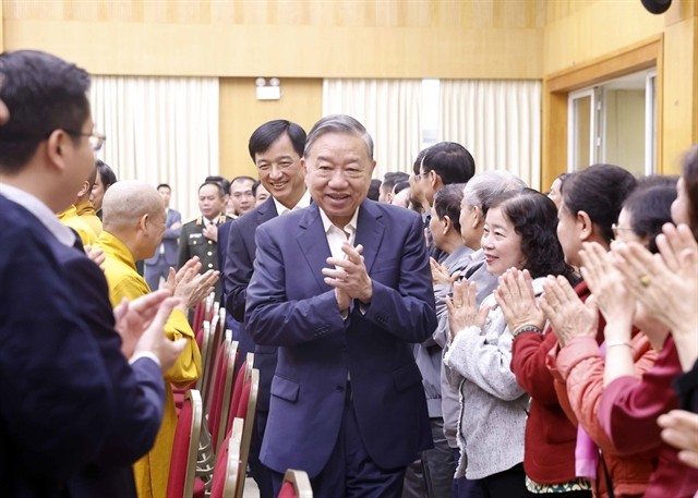 Party leader highlights action programs in pre-election meeting with voters