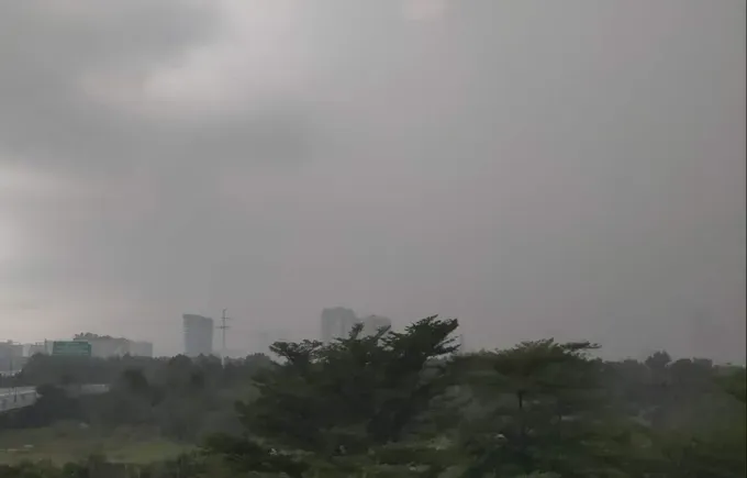 South faces dual event of extreme heat, unseasonal rain