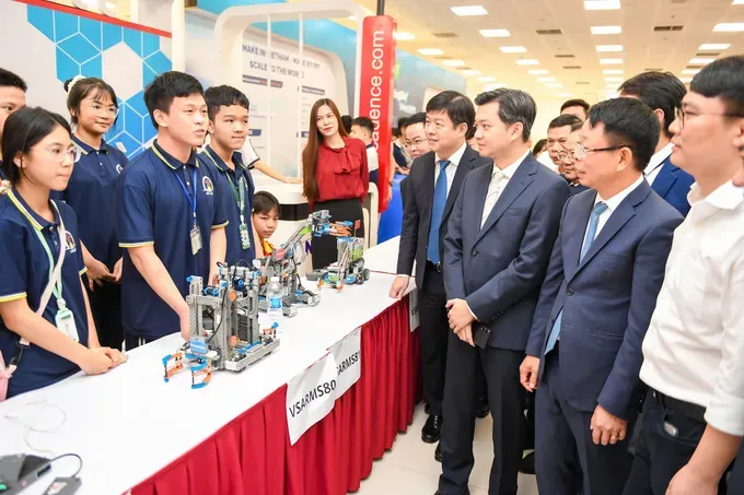 2,930 students join national STEM, AI and Robotics finals