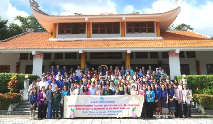 Lao, Cambodian students visit historic sites, craft villages in Ho Chi Minh City