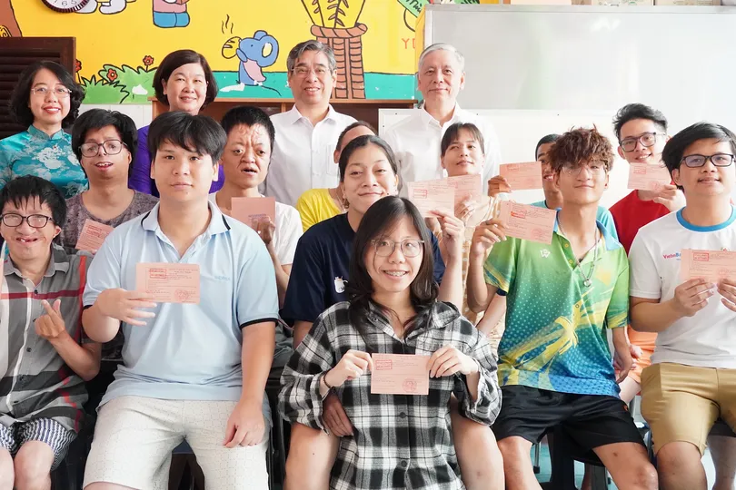 Phó Bí thư Thành ủy TPHCM Nguyễn Phước Lộc thăm, động viên các cử tri đặc biệt