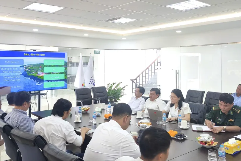 Mỗi đảng viên là một “pháo đài” tư tưởng vững chắc 