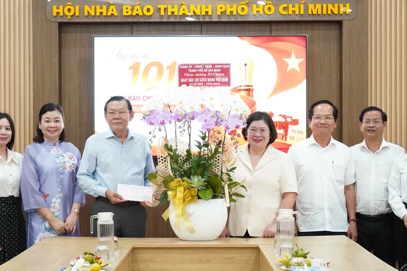 Phó Bí thư Thành ủy TPHCM Văn Thị Bạch Tuyết thăm, chúc mừng các cơ quan báo chí