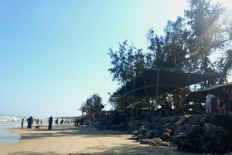 Quảng Ngãi: Đi tắm biển, 3 người trong gia đình bị đuối nước