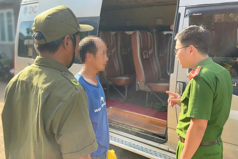 Công an Quảng Ngãi giúp người đàn ông đi lạc hơn 250km về nhà