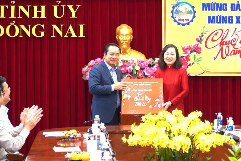 TPHCM trao tặng 500 triệu đồng hỗ trợ tỉnh Đồng Nai chăm lo tết