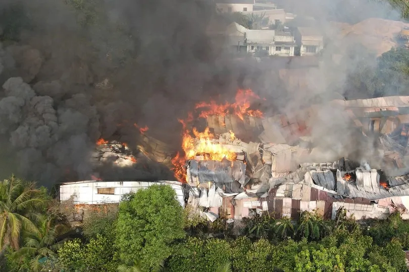 Cháy lớn tại kho chứa nệm ở Đồng Nai