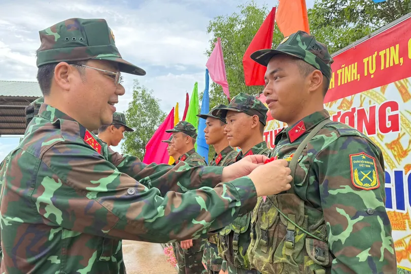 Trung đoàn Minh Đạm nâng chất huấn luyện chiến sĩ mới qua kiểm tra bắn đạn thật
