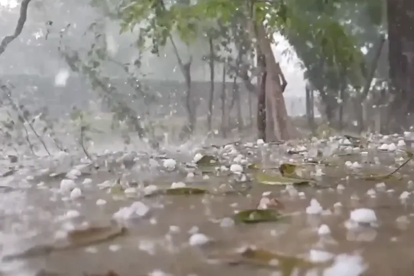 Đề nghị các địa phương chủ động ứng phó mưa đá, dông lốc, sét