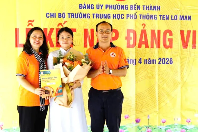 Học sinh Trường THPT Ten Lơ Man vinh dự đứng vào hàng ngũ của Đảng