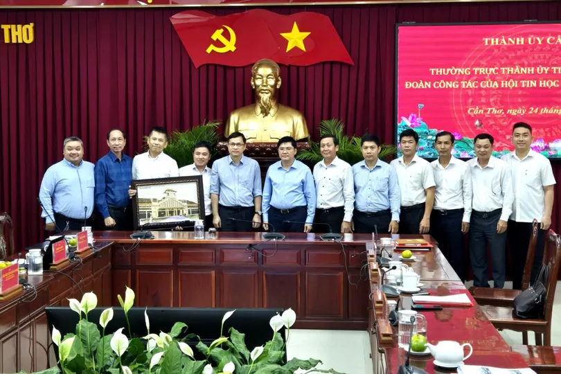 Hội Tin học TPHCM hỗ trợ Cần Thơ phát triển hạ tầng giao thông thông minh