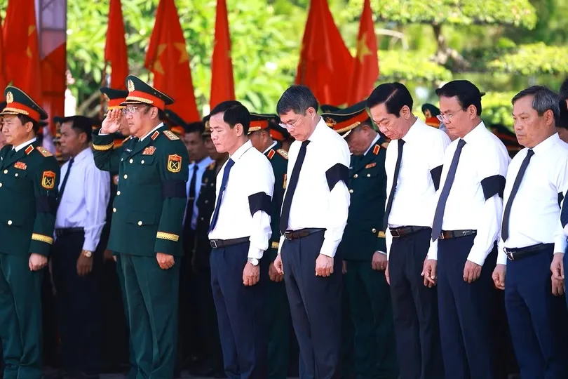 Thủ tướng Lê Minh Hưng dự lễ truy điệu và an táng 28 hài cốt liệt sĩ tại Nghĩa trang Liệt sĩ quốc gia Đường 9