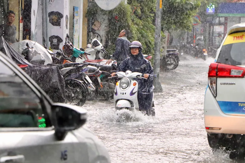 Nguyên nhân gây mưa dông ở TPHCM và Nam bộ