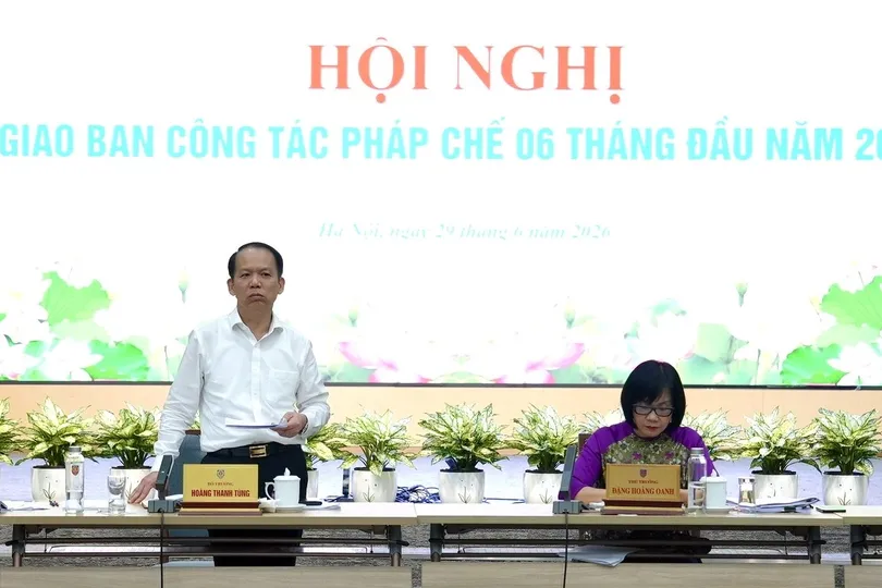 Bộ trưởng Bộ Tư pháp Hoàng Thanh Tùng phát biểu kết luận hội nghị. Ảnh: CẨM HÀ 