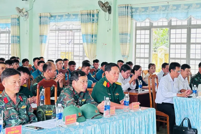 Gia Lai: Quân đội giúp dân chuyển nhà đến khu tái định cư để tránh thiên tai