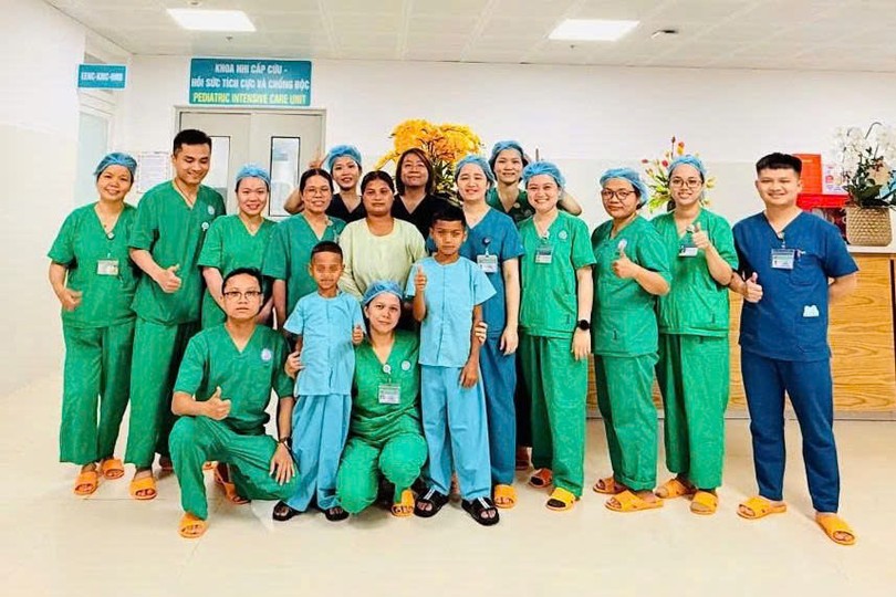 两名病童在长时间接受肉毒杆菌中毒治疗后已出院。