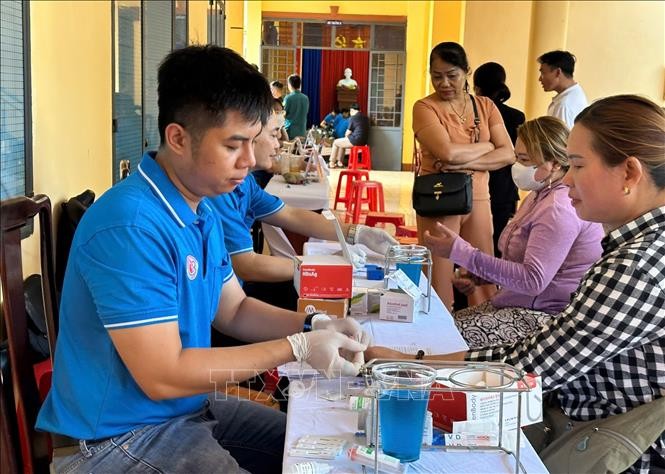 逾500名志愿者参加同富乡的志愿捐血活动。