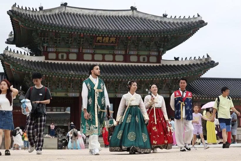 韩国首尔吸引大量国际游客。