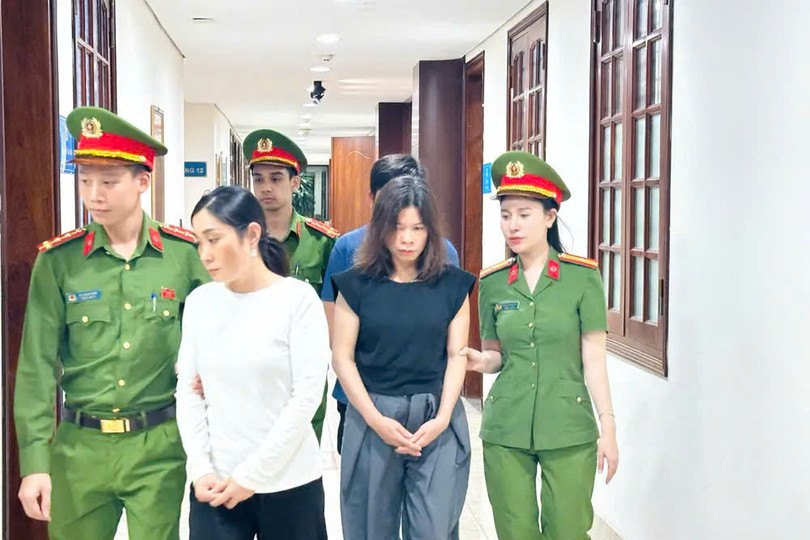 公安押解涉案人。图：清化省公安