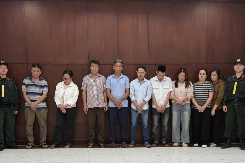 嫌犯在调查机关。图:胡志明市公安机关