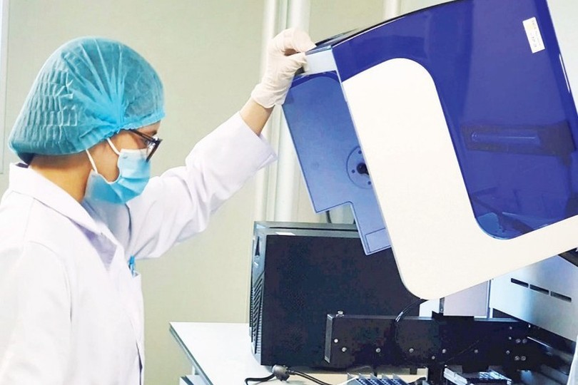 越南翰林院科技院生物研究所古人基因研究活动。图：人民报