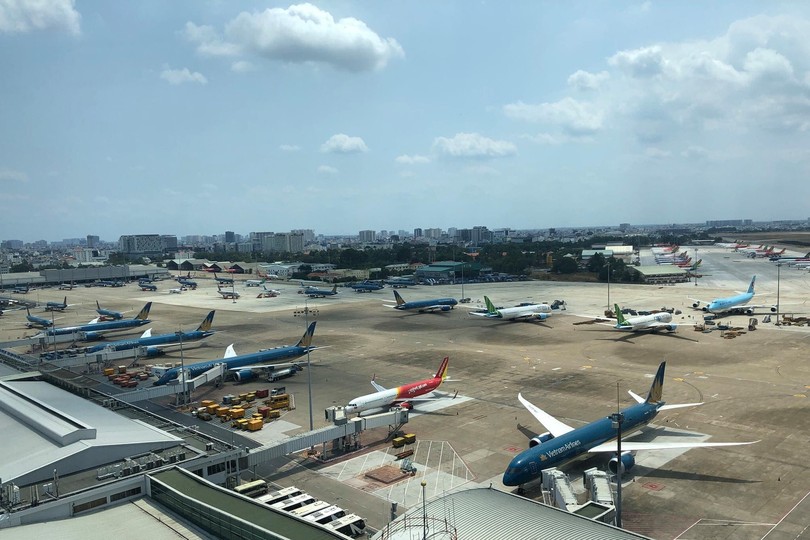 航油价格持续高企，对包括旅游、航空在内的多个经济领域产生深远影响。