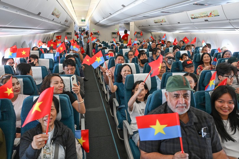 主题为“载着越南渴望高飞”的特别航班活动。