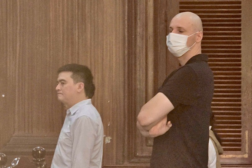 被告人在法庭受审。