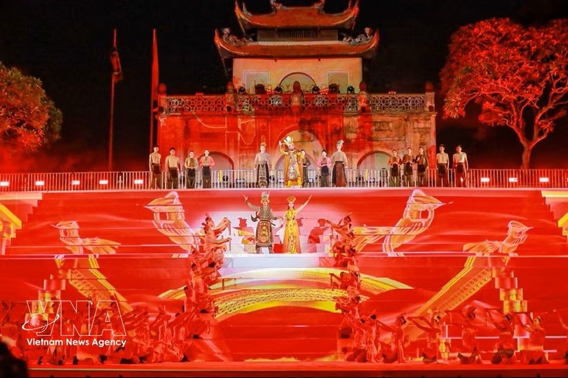 通过武术和精彩艺术的语言，节目再现了民族四千年建国卫国的历史。图：越通社