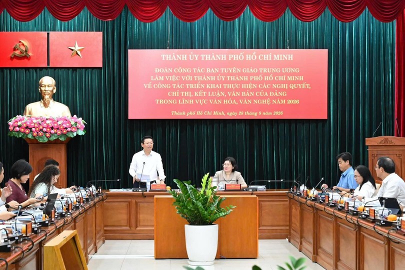 中央宣教部工作团与胡志明市市委就 2026 年文化艺术领域落实党的各项决议、指示、结论及文件举行工作会议。图：越勇